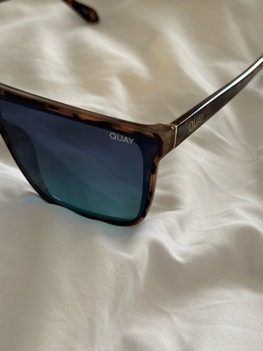 QUAY Nightfall 1212 Oversized Square Shield Sunglasses Tortoise / Blue Lens Rare